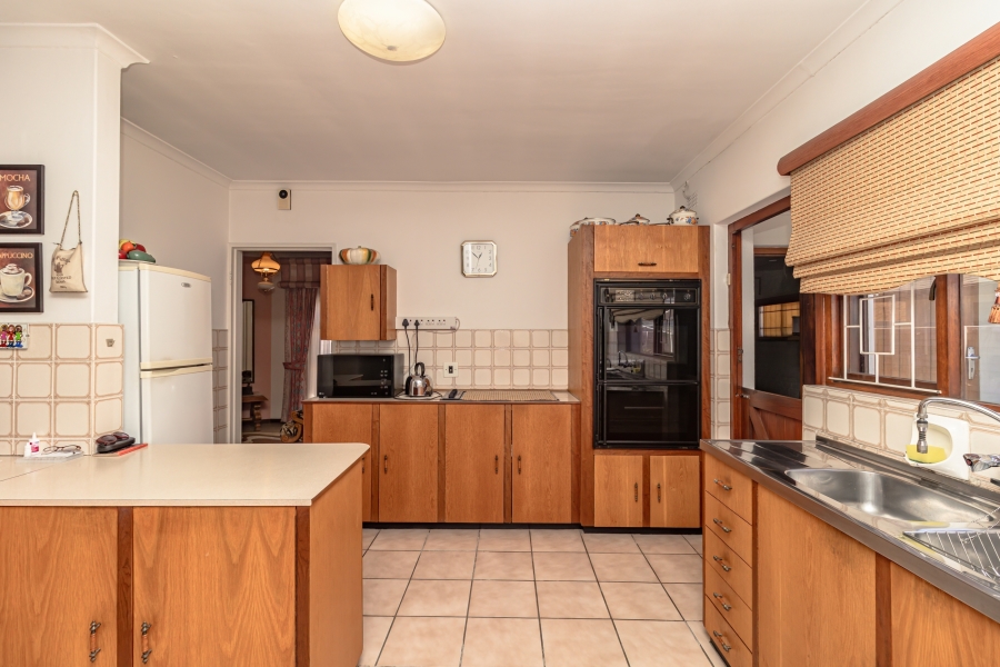 4 Bedroom Property for Sale in Goodwood Park Western Cape